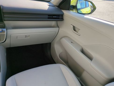 Certified 2024 Hyundai Kona SEL w/ Convenience Package image 17