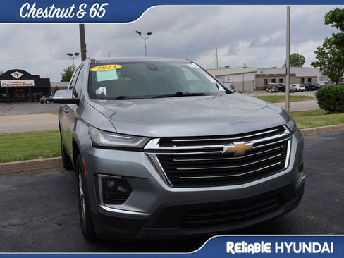 Used 2023 Chevrolet Traverse LT FWD image 4