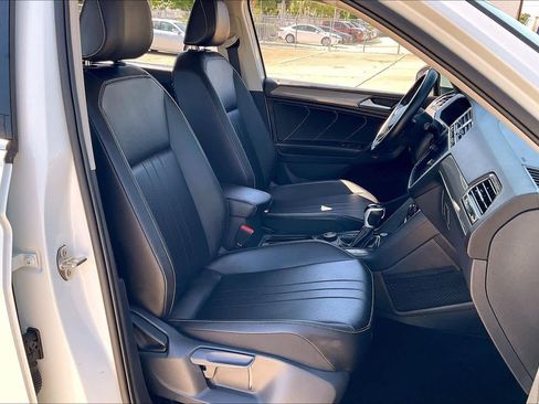 Used 2024 Volkswagen Tiguan SE AWD/4WD image 18