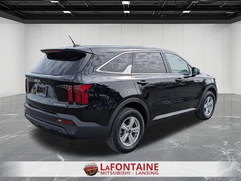 Used 2023 Kia Sorento LX image 5