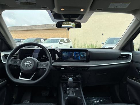 Used 2026 Nissan Kicks SV FWD image 32