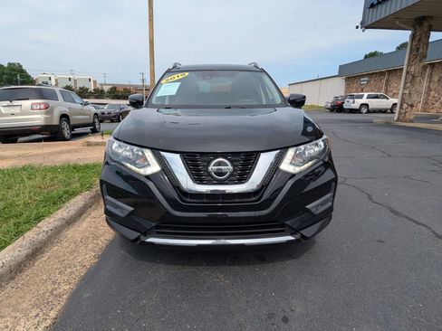 Used 2019 Nissan Rogue SV FWD image 2