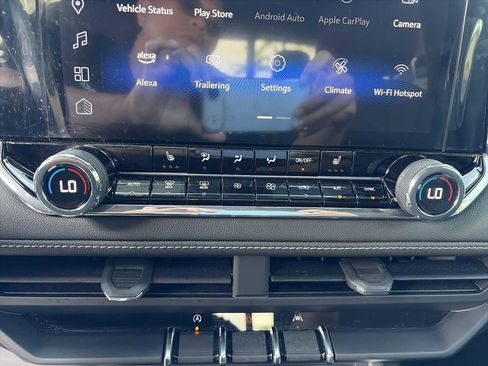 Used 2025 Chevrolet Colorado LT image 16