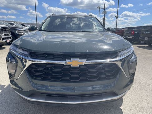 Used 2025 Chevrolet Trax LT image 9