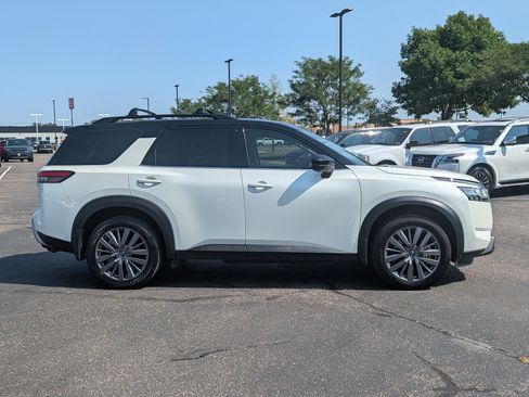 Used 2023 Nissan Pathfinder SL w/ SL Premium Package AWD/4WD image 6
