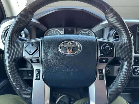 Used 2018 Toyota Tacoma SR5 AWD/4WD image 43