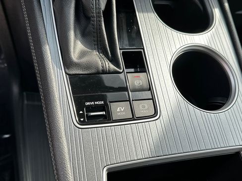 Used 2025 Toyota Sienna LE image 30