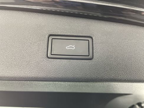 Used 2022 Volkswagen Tiguan SE AWD/4WD image 31