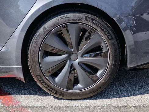 Used 2022 Tesla Model S Plaid image 8