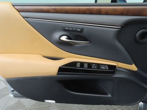 Used 2022 Lexus ES 300h w/ Premium Package image 24