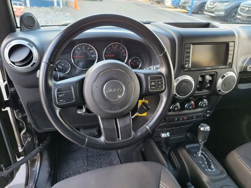 Used 2014 Jeep Wrangler Unlimited Sahara w/ Dual Top Group AWD/4WD image 6