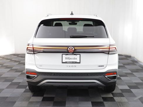 Used 2026 Volkswagen Taos SE image 16
