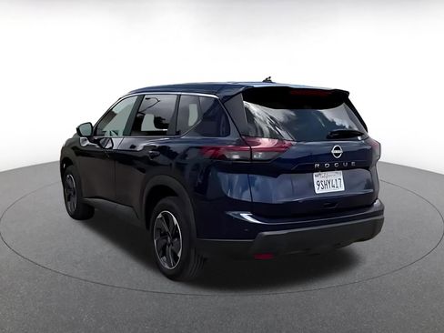 Used 2025 Nissan Rogue SV FWD image 11
