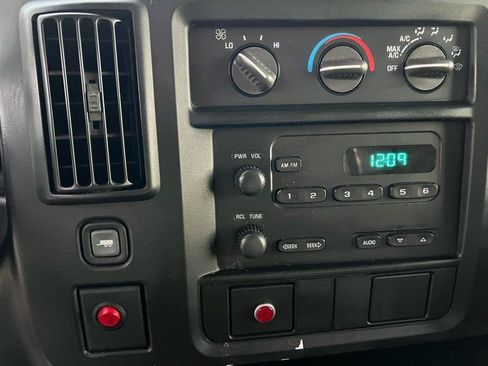Used 2007 Chevrolet Express 3500 RWD image 19