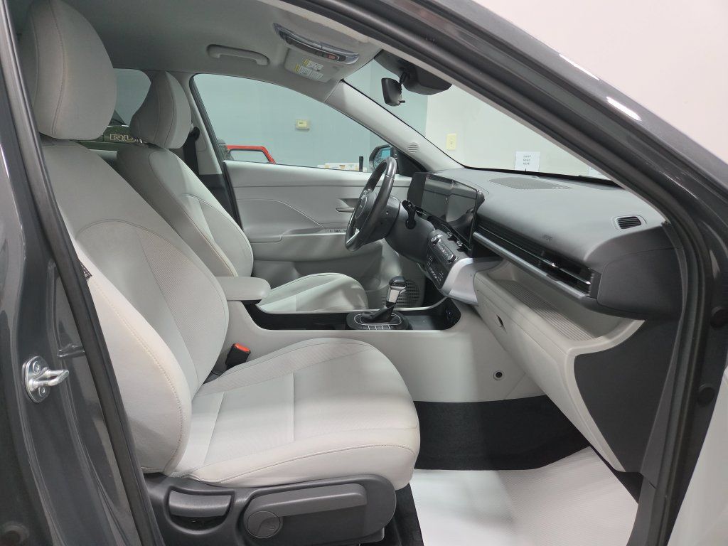 Used 2025 Hyundai Kona SEL AWD/4WD image 15