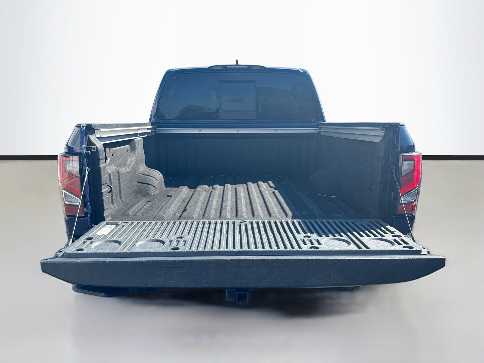 Used 2024 Nissan Titan PRO-4X w/ Pro-4x Convenience Package AWD/4WD image 27