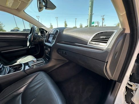 Used 2018 Chrysler 300 Touring L RWD image 19
