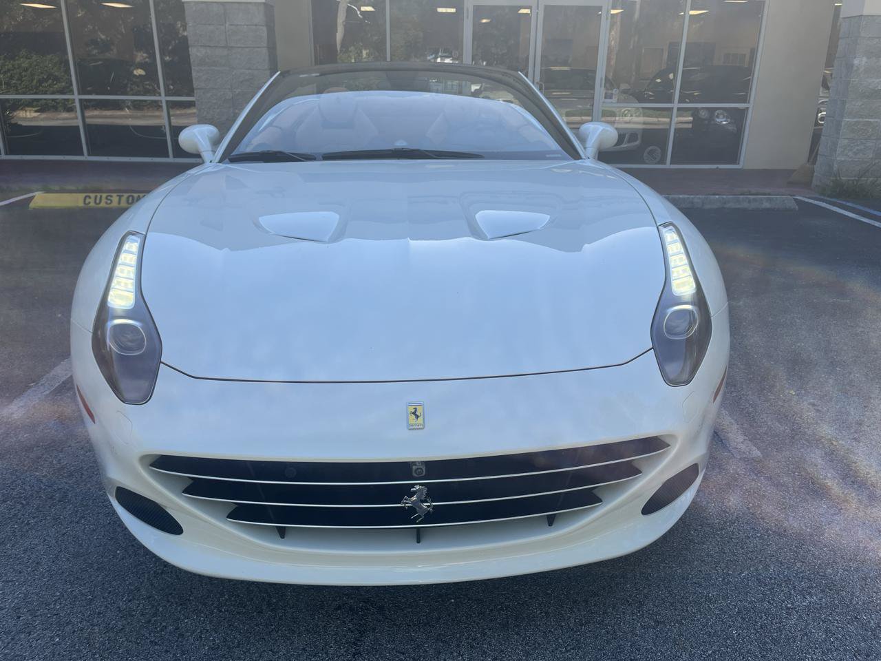 Used 2016 Ferrari California T RWD image 11