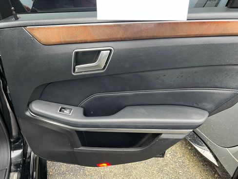 Used 2014 Mercedes-Benz E 350 Sedan image 27