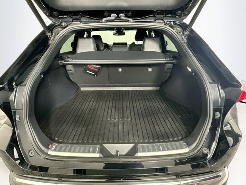 Used 2022 Toyota Venza XLE AWD/4WD image 26