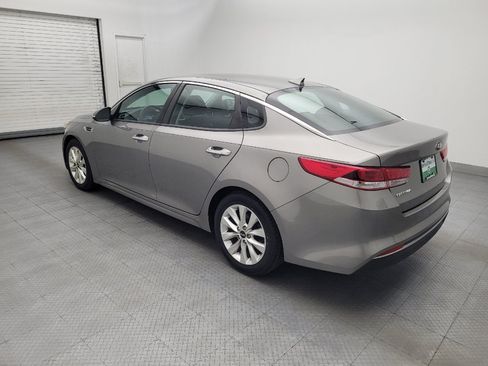 Used 2018 Kia Optima LX w/ 17" Alloy Wheels Package FWD image 3