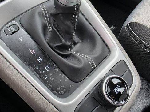 New 2025 Hyundai Venue SEL image 31