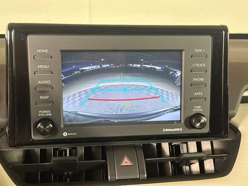Used 2021 Toyota RAV4 XLE w/ Convenience Package FWD image 29