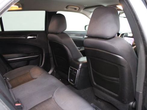 Used 2019 Chrysler 300 Touring w/ Sport Appearance Package image 21