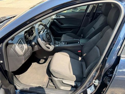 Used 2018 MAZDA MAZDA3 Sport FWD image 10
