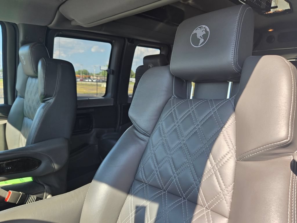 Used 2022 Chevrolet Express 2500 Extended w/ Enhanced Convenience Package RWD image 16