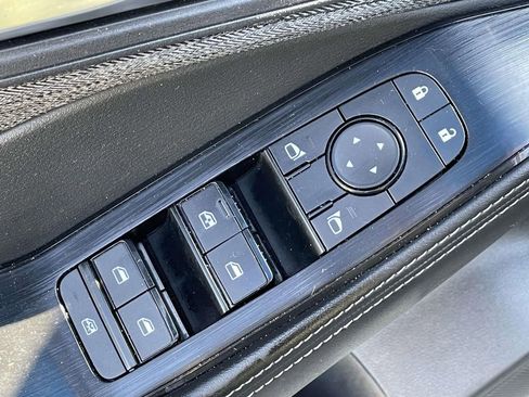 Used 2023 Nissan Rogue SV image 16