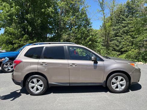 Used 2015 Subaru Forester 2.5i Premium w/ All-Weather Package AWD/4WD image 6