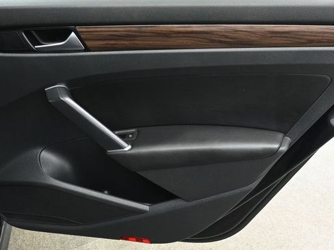 Used 2020 Volkswagen Passat 2.0T SEL image 16