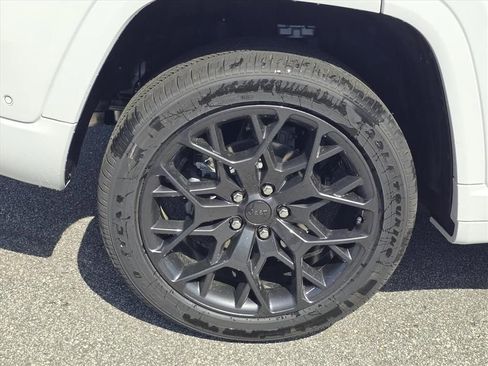 New 2026 Jeep Grand Cherokee Summit AWD/4WD image 9