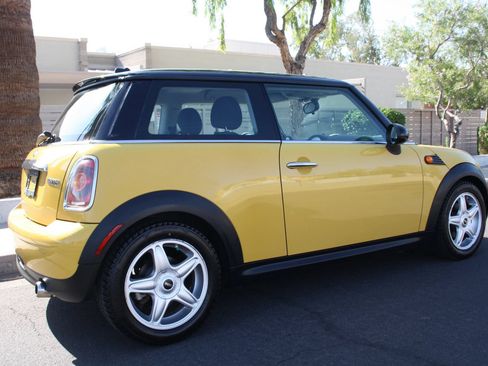 Used 2009 MINI Cooper Hardtop FWD image 3