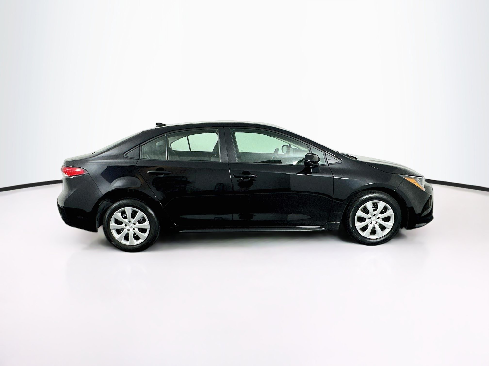 Used 2025 Toyota Corolla LE FWD image 10