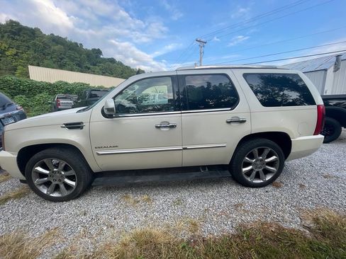 Used 2011 Cadillac Escalade Premium AWD/4WD image 8