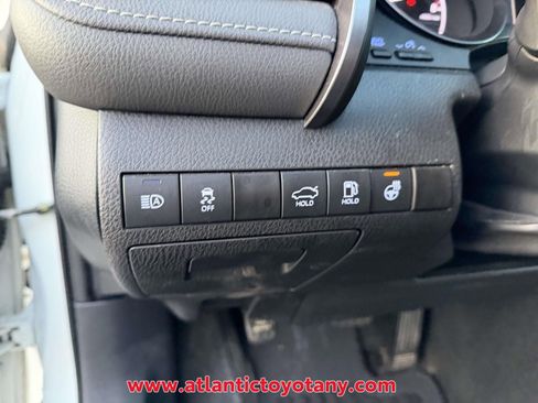 Used 2023 Toyota Camry SE image 19