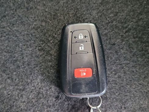 Certified 2020 Toyota RAV4 XLE FWD image 28