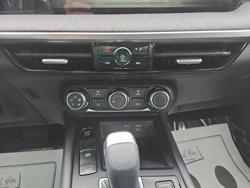 Used 2025 Nissan Kicks SV image 26