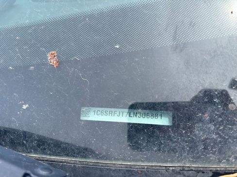 Used 2020 RAM 1500 Laramie image 11