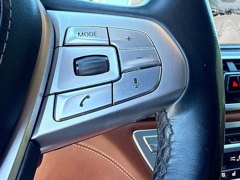 Used 2018 BMW 750i image 39