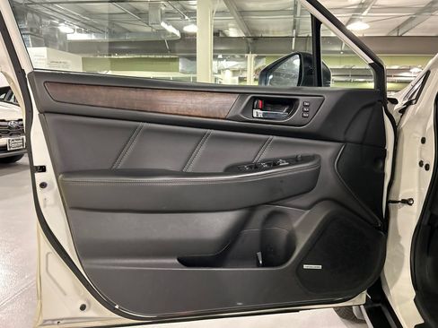 Used 2019 Subaru Outback 3.6R Limited AWD/4WD image 9