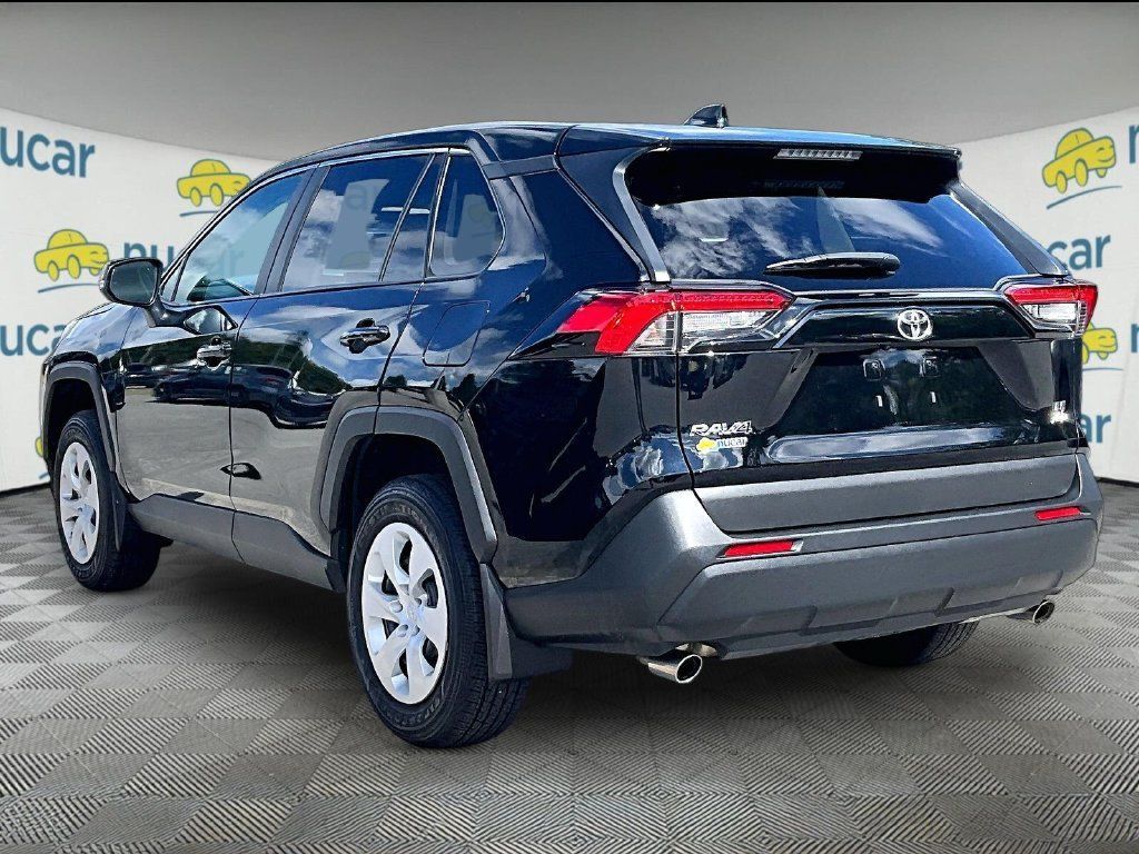 Used 2025 Toyota RAV4 LE AWD/4WD image 4