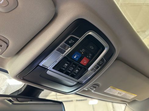 Used 2024 RAM 3500 Laramie image 38