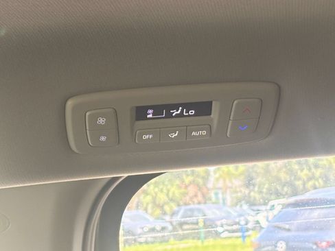 Used 2026 Kia Carnival FWD image 24