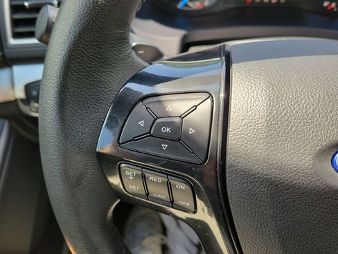 Used 2017 Ford Explorer XLT FWD image 26