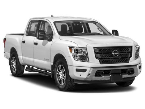 Used 2024 Nissan Titan SV image 9