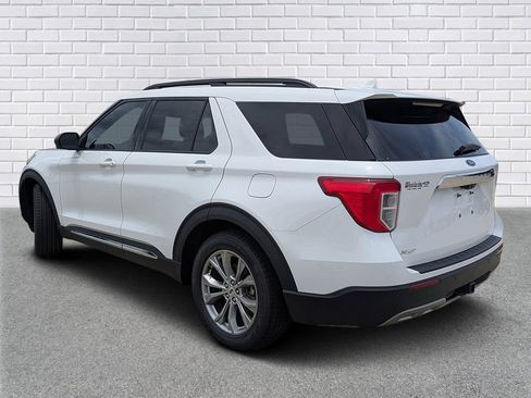 Used 2023 Ford Explorer XLT w/ Equipment Group 202A RWD image 3