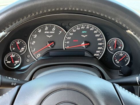 Used 2005 Chevrolet Corvette Coupe w/ Preferred Equipment Group RWD image 19
